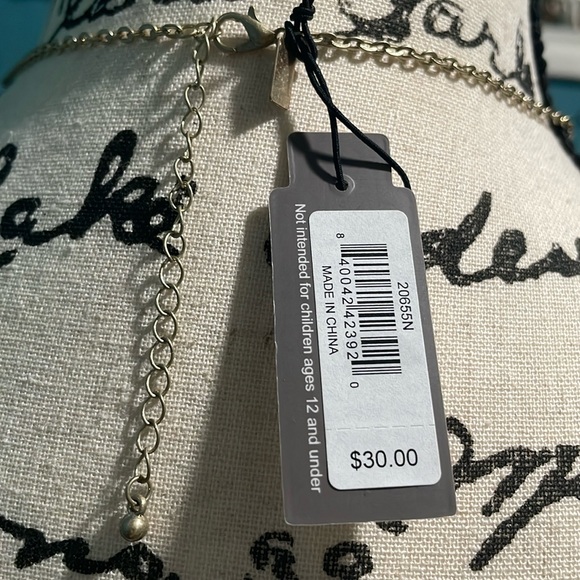 NWT’s- Canvas -Pearl & gold colored necklace-triple stranded, 1 strand of pearls - Picture 5 of 10